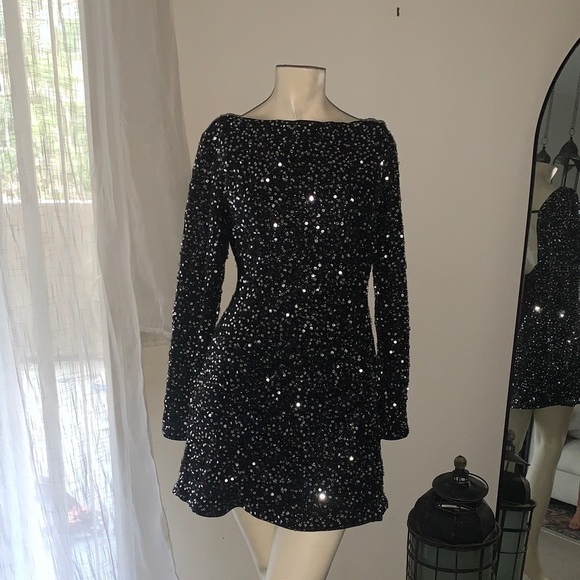 Elegant Black Sequin Dress - Picture 1 of 3